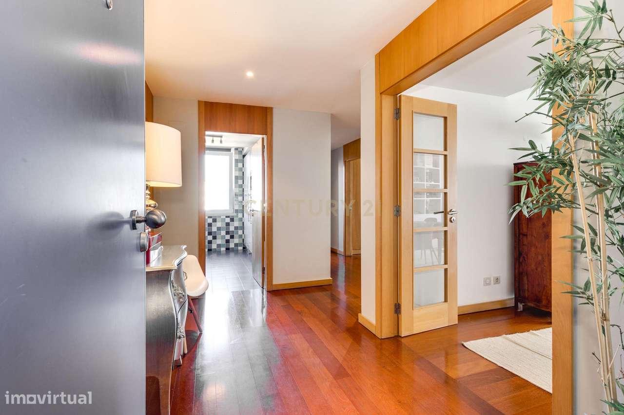 Fantástico T3 frente ao Parque das Conchas a 5 minutos do metro - Grande imagem: 4/52