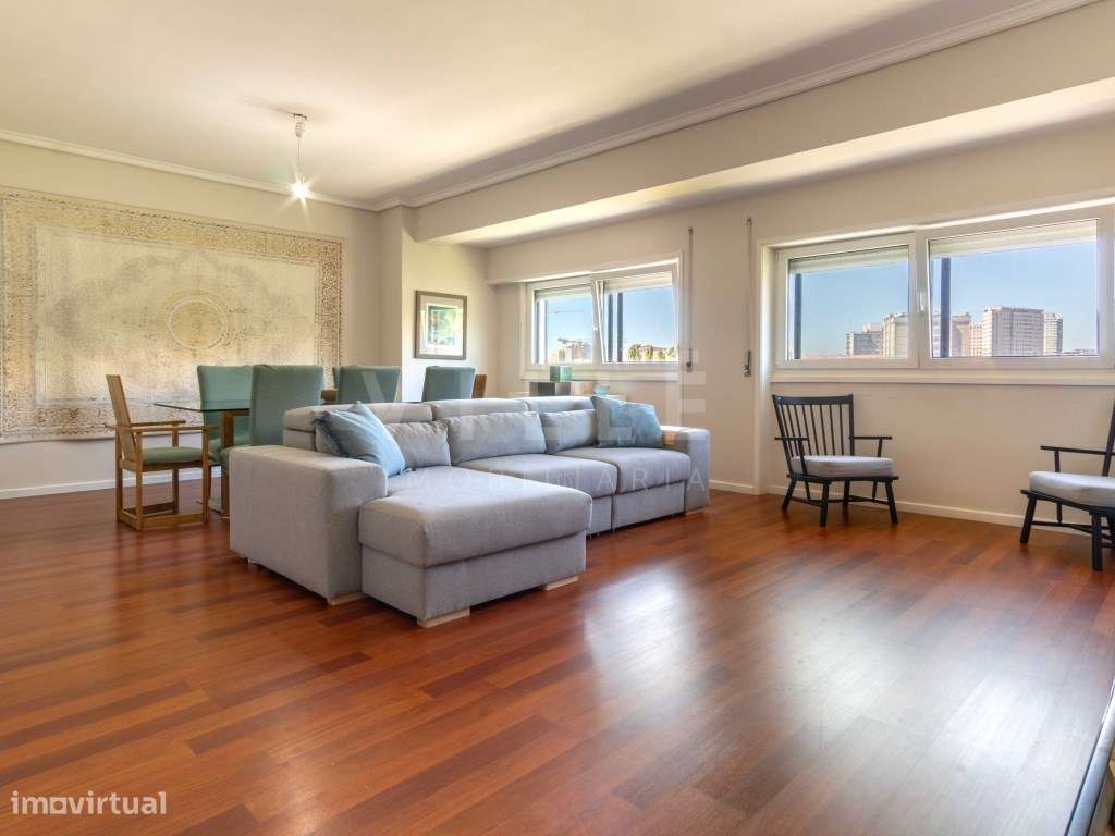 Apartamento T4+1 | Condomínio Fechado | Campo Alegre | Porto-0