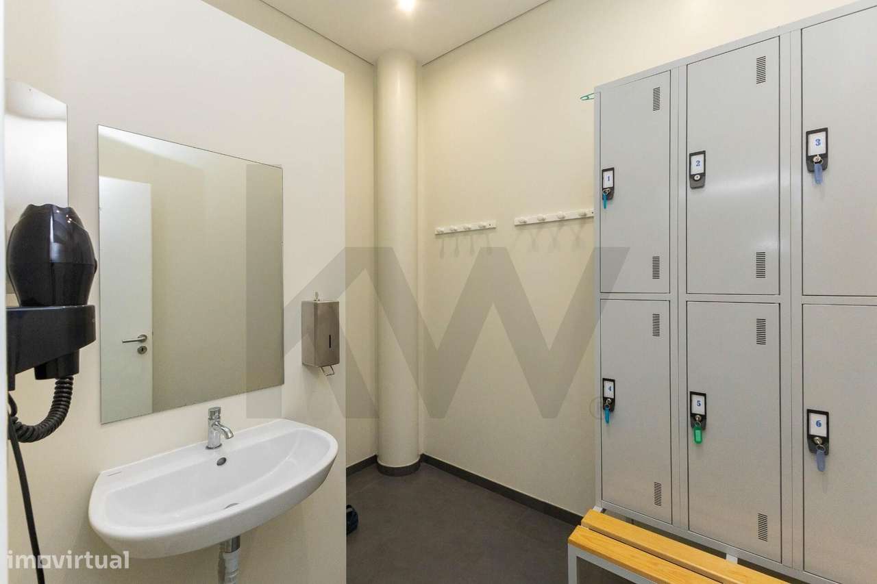 LOJA Premium em Gaia: Clínica/Escritório "Chave na Mão" ao Lado da Lin-21