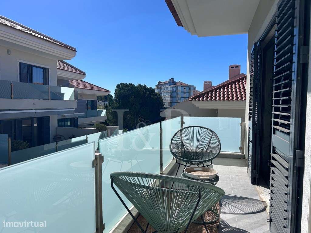 Moradia T3 renovada em condomínio com piscina no Estoril-19