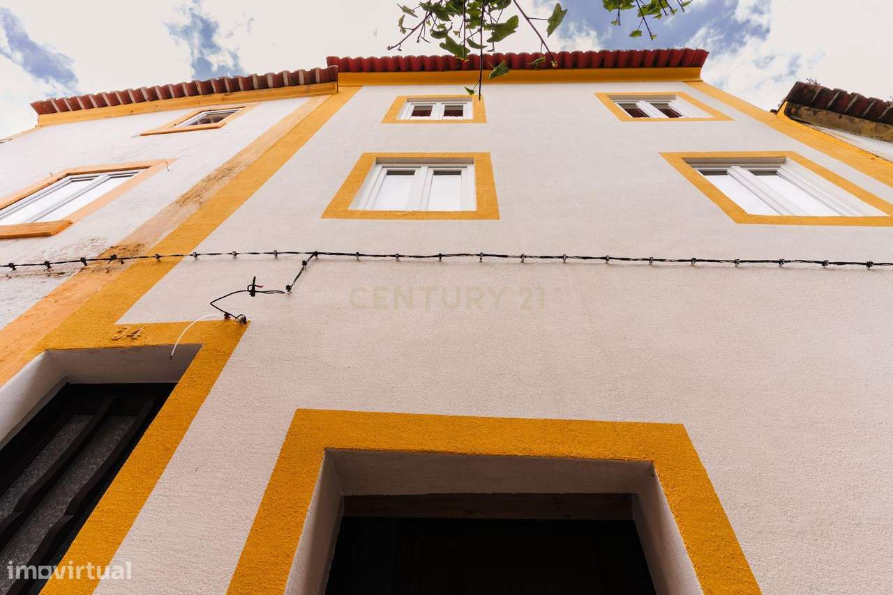 Prédio com 3 Frações mobiladas no centro de Abrantes - Grande imagem: 3/57