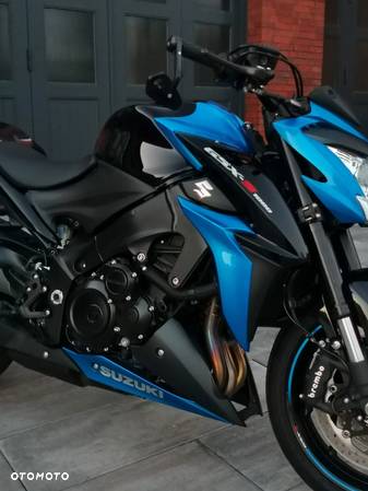 Suzuki GSX 1000 - 12