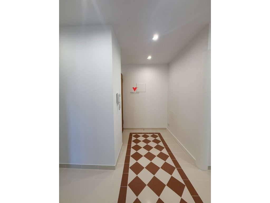 Apartamento T3 renovado no Feijó-11