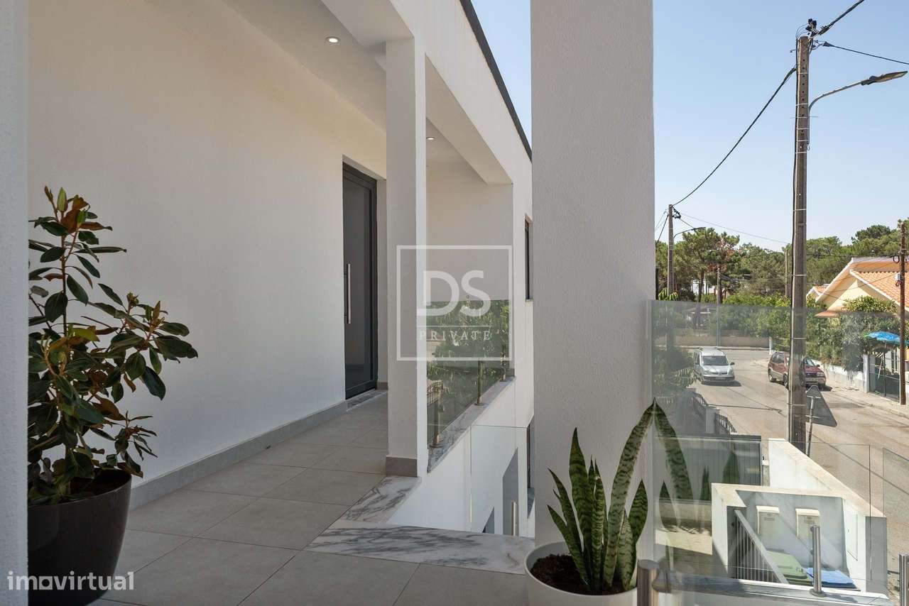 Andar de Moradia Bi-Familiar  T2+1 no Seixal – Conforto, Modernidade e-23