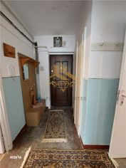 Apartament de vanzare cu 3 camere in Onesti centru