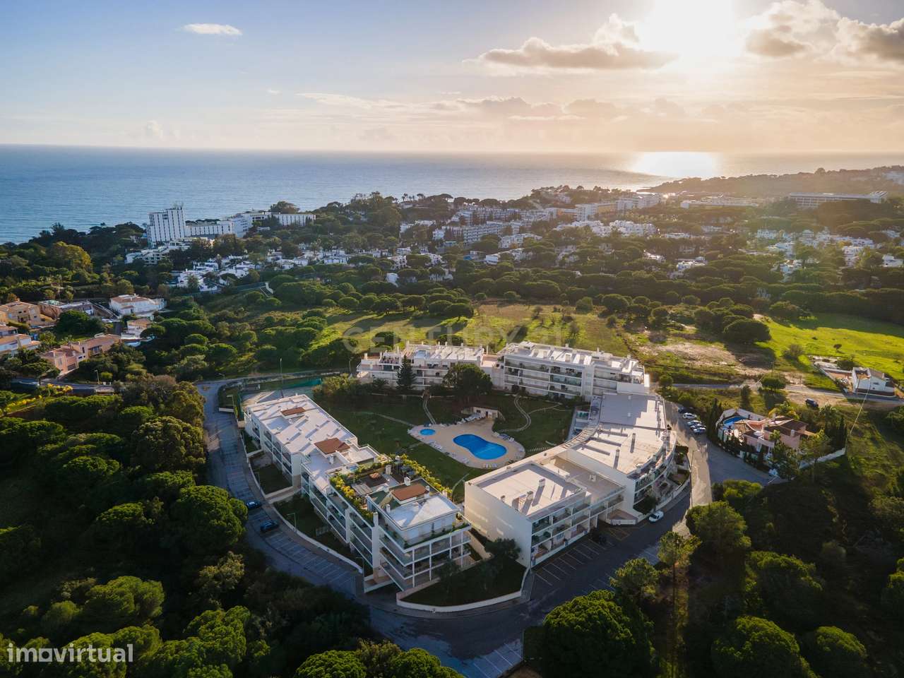 Excelente apartamento T2 com varanda ampla, piscina e campo de ténis.-23