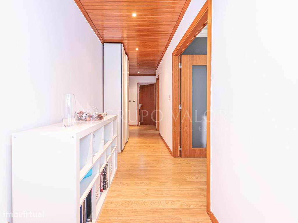 Apartamento T2 com terraço e lugar de parqueamento - Rio de Mouro - Grande imagem: 4/22