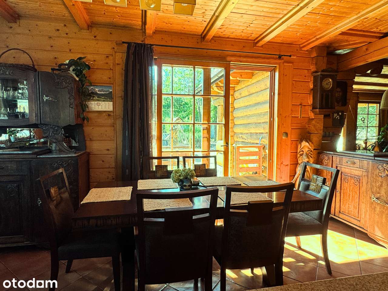 Klimatyczny dom drewniany z zadbanym ogrodem w Polanicy-Zdrój.-5