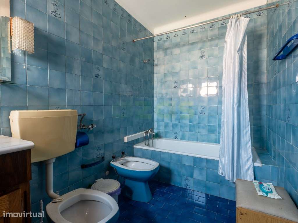 Moradia Usada T4, em banda, na Nazaré.-20