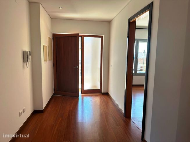Apart amento T.4 - Eq., cond. c. piscina e p. infantil, Marinha Grand-24