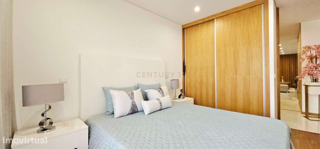 Apartamento T3 de Luxo em Condomínio Fechado com Piscina-25