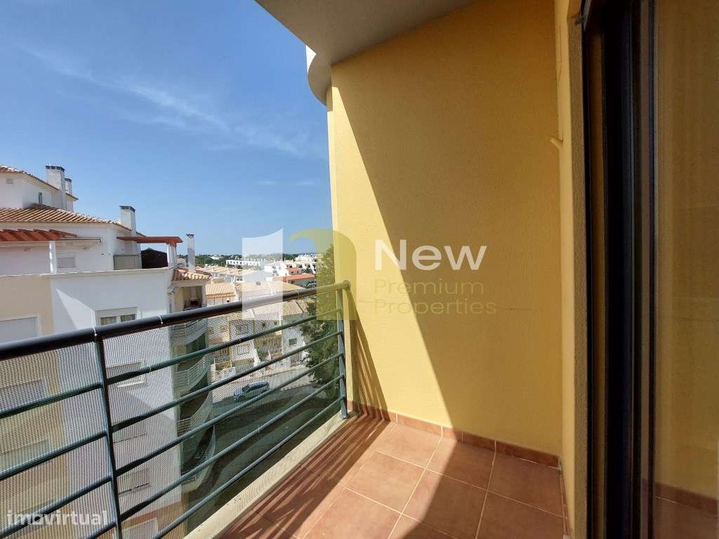 Apartamento T2 com Piscina em Armação de Pêra.-13