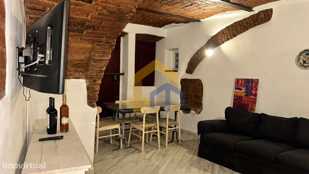 🏡 Moradia Térrea em Banda T2 no Centro de Estremoz-46