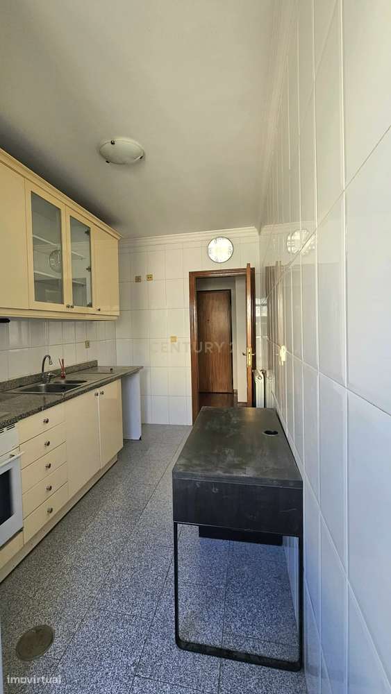 Arrenda-se apartamento T1 situado na Rua Direita do Viso, em Ramalde, - Grande imagem: 2/14