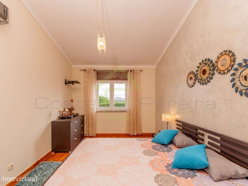 Moradia T4 a minutos dos acessos da A8 e perto das praias de região-33