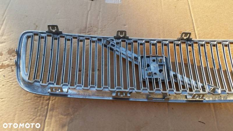 ATRAPA GRILL VOLVO V70 LIFT 08693346 - 6