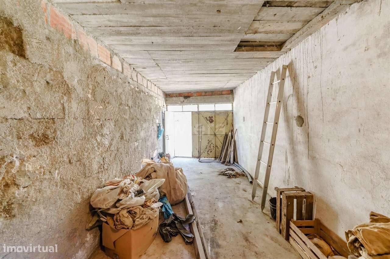 Moradia Geminada T3 / Fundão, Aço-18