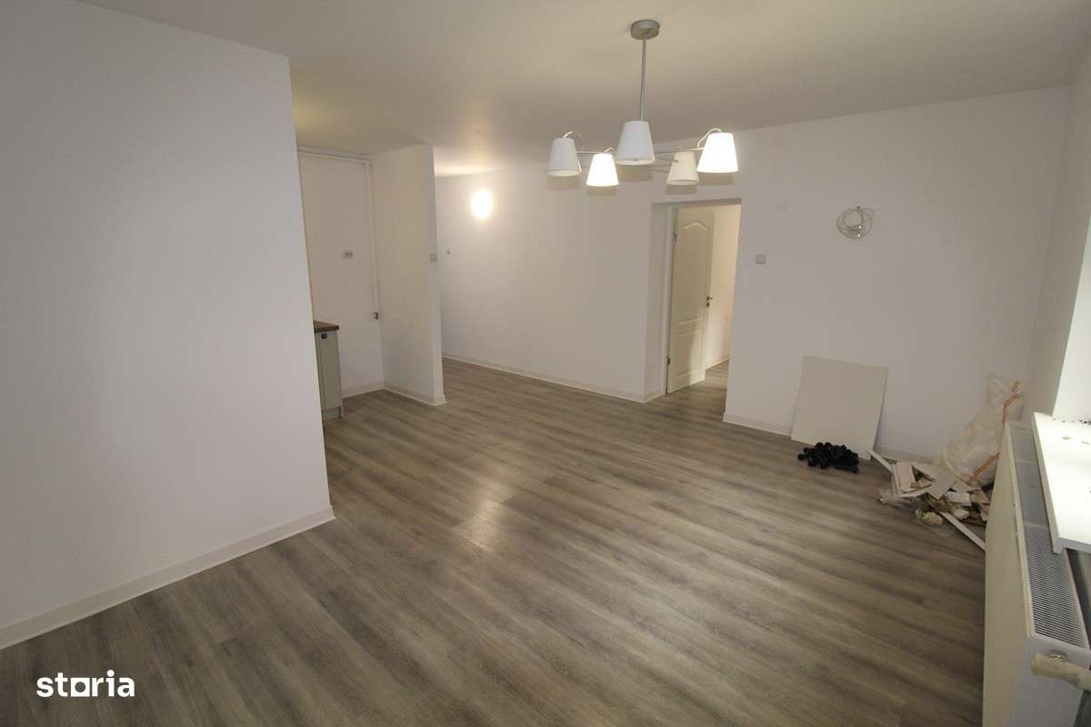 Vând apartament 2 camere în Hunedoara, zona OM-Bd. 1848, parter înalt - Imagine principală: 3/9