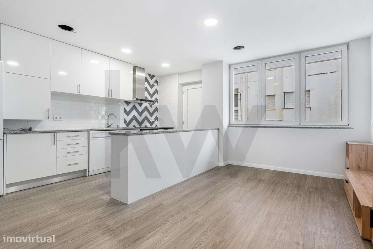 Apartamento T1 Segunda Linha Mar – Localização Premium, V.P.A - Grande imagem: 2/18