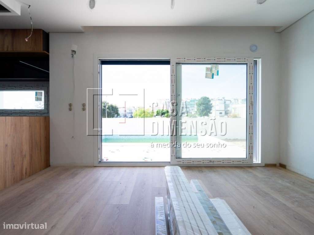 Moradia isolada de tipologia T4 localizada na zona da Charneca da C...-20