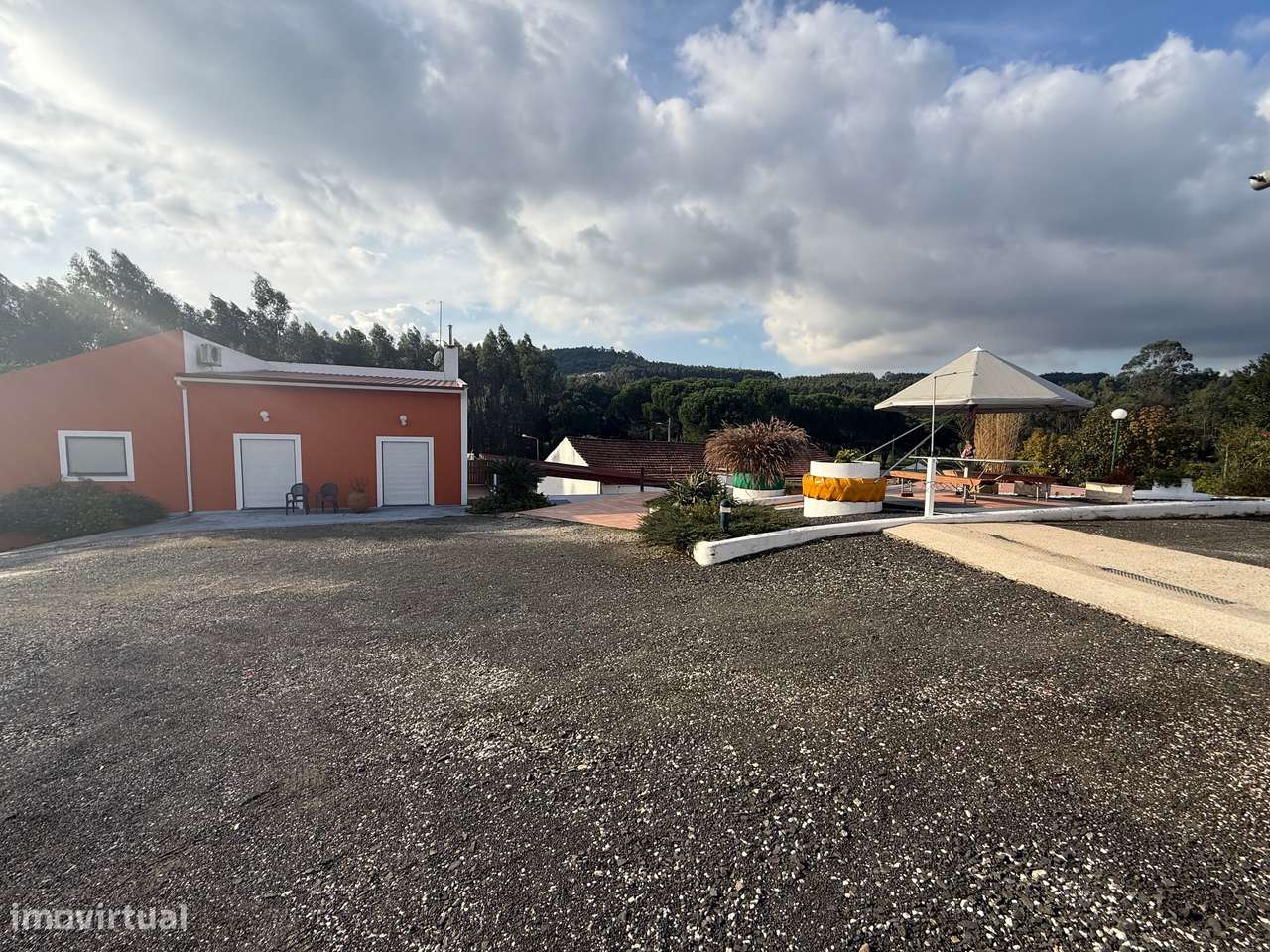 Quintinha com habitação, armazéns e terreno - Rio Maior-30