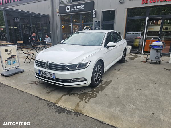 Volkswagen Passat 1.6 TDI SCR DSG Comfortline - 1