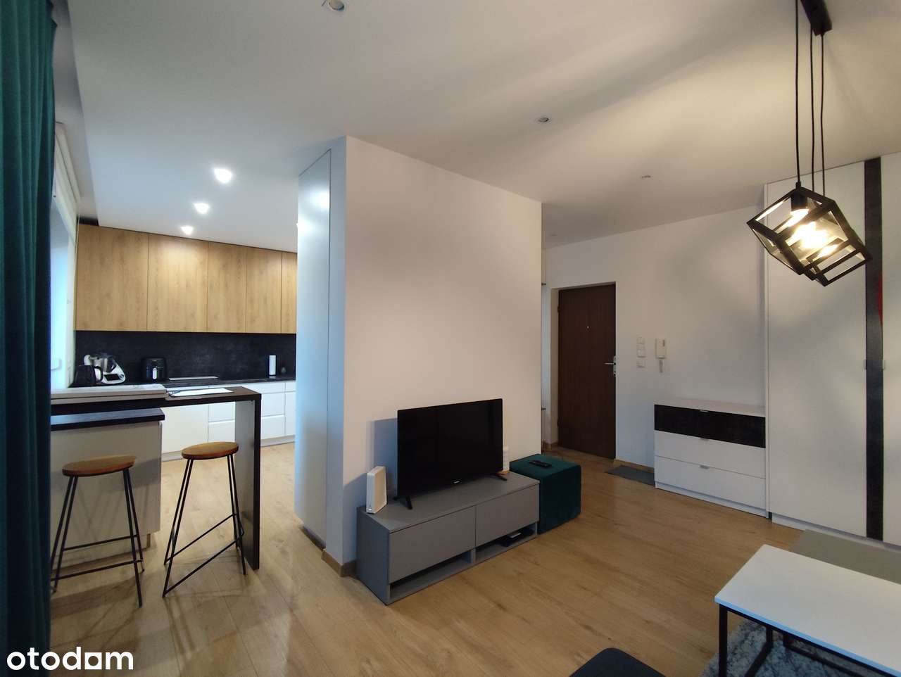 Kawalerka gotowa do zamieszkania. Niski czynsz!! Bytom ul. Łużycka.-5