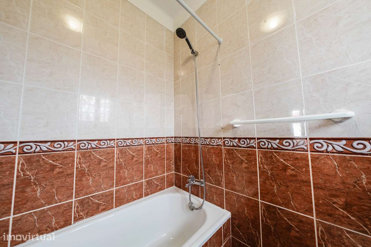 Moradia T4 com Charme em Olho Marinho | 260m² | Lote 734m²-42