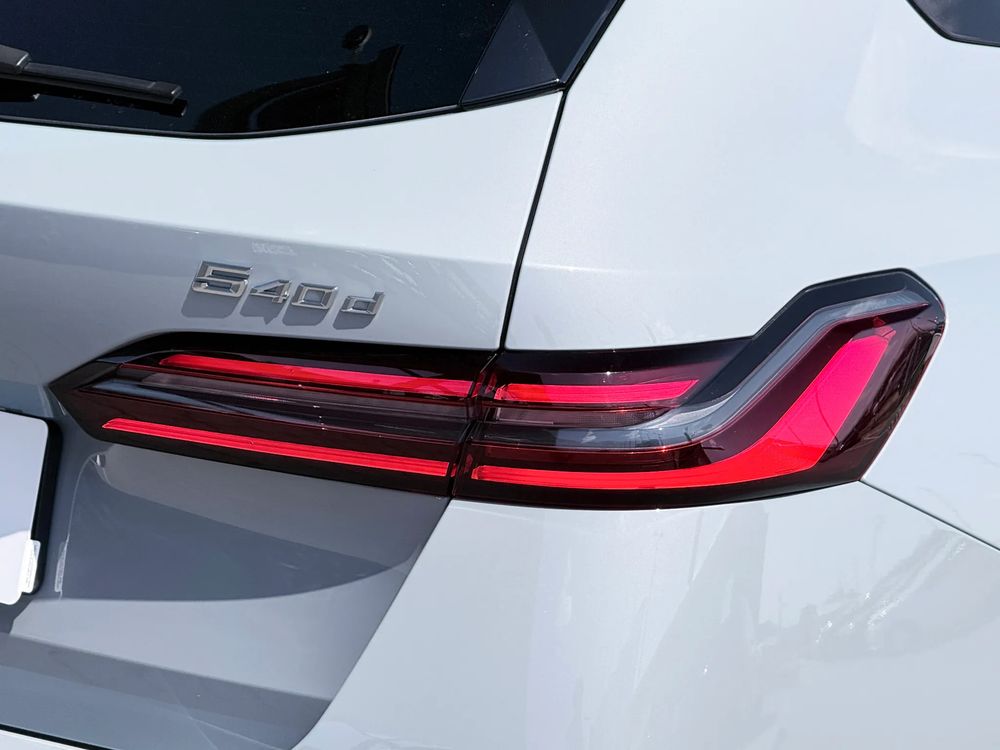 BMW Seria-5 540D Xdrive 2025 — zdjęcie 2
