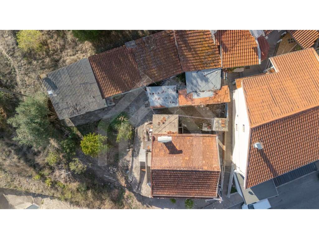 Conjunto de 3 moradias para reabilitação | Pedrulha-8