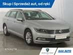 Volkswagen Passat - 2