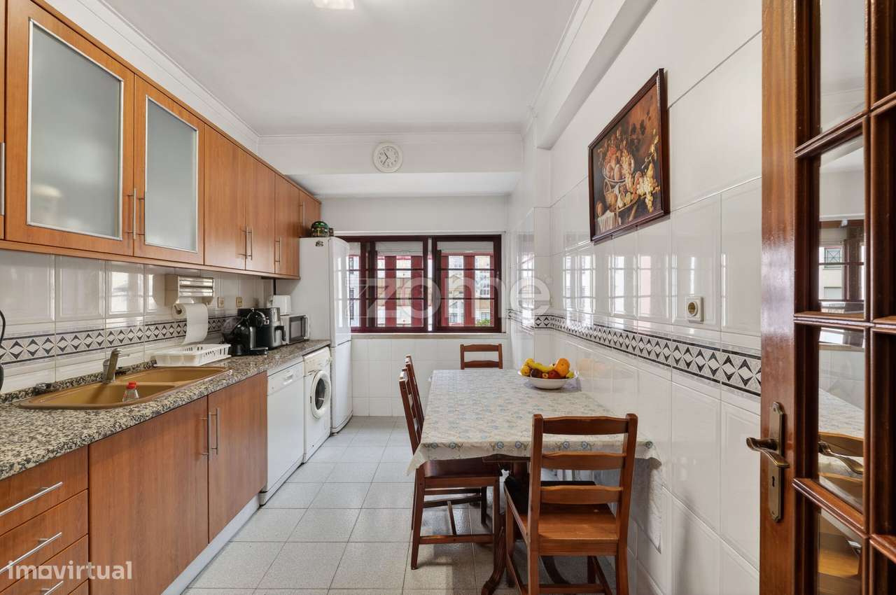 Apartamento T3 com Estacionamento e Arrecadação – Odivelas-7