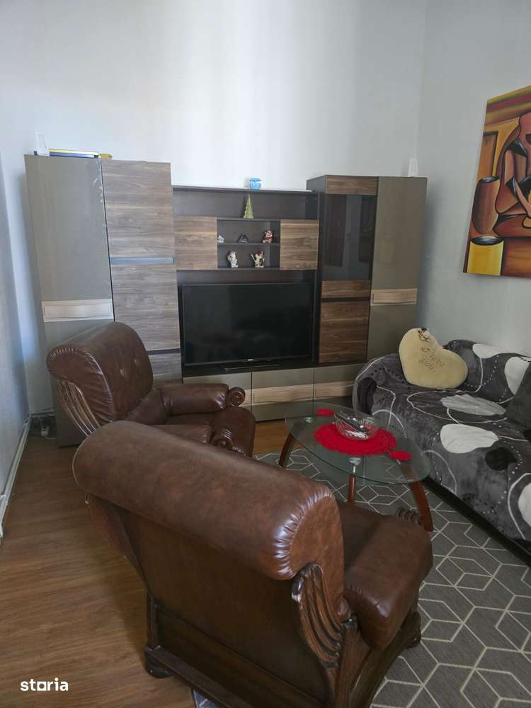 Apartament ultracentral în asociație, 2 camere, etaj 1-3