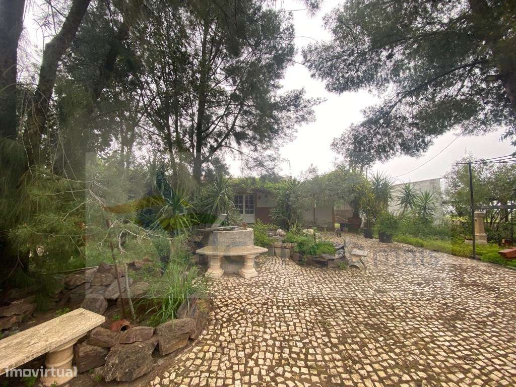 Quintinha de charme com 1,7 ha, capela privada e abundância de água...-26