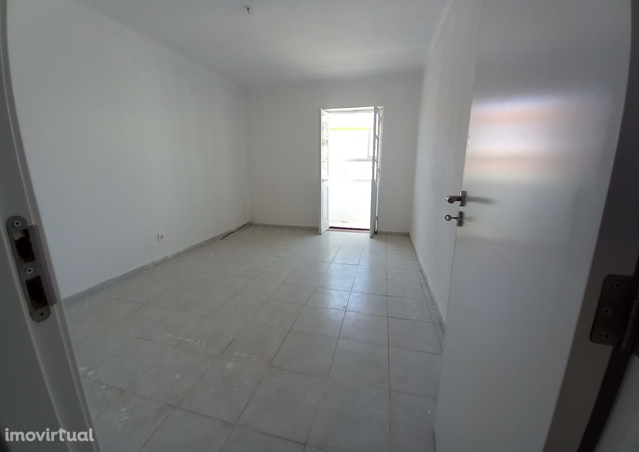 Apartamento 2 assoalhadas completamente remodelado