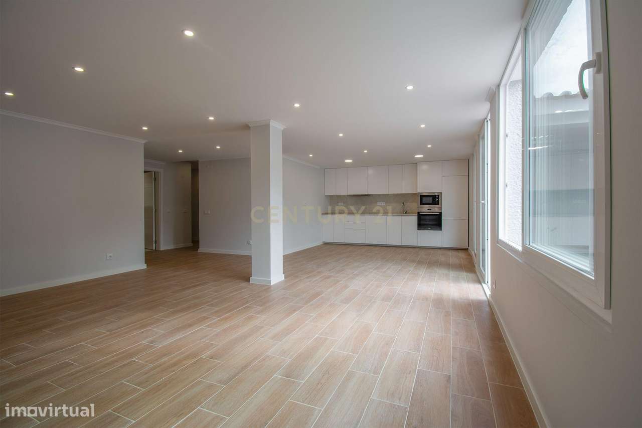 Moradia totalmente remodelada inserida numa das melhores zonas de Oeir - Grande imagem: 4/28