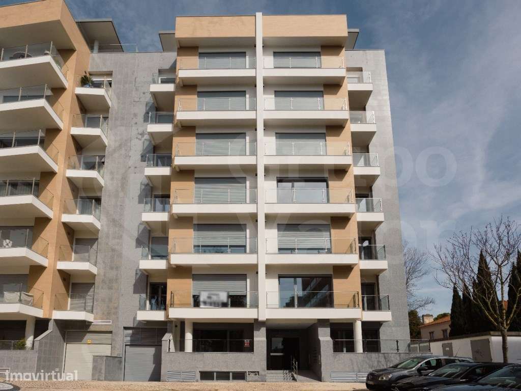 Apartamento T2 Novo com Estacionamento - Parede - R/C E-1