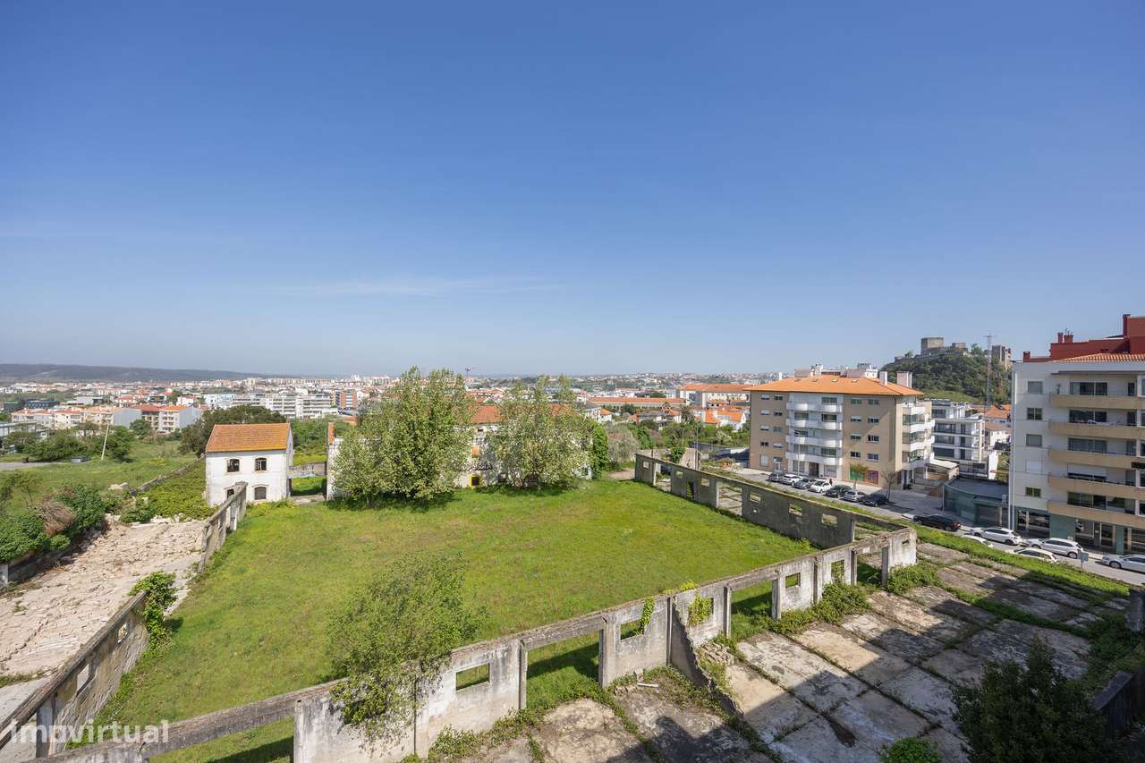 Apartamento T5 | Último Piso | Capuchos, Leiria-31