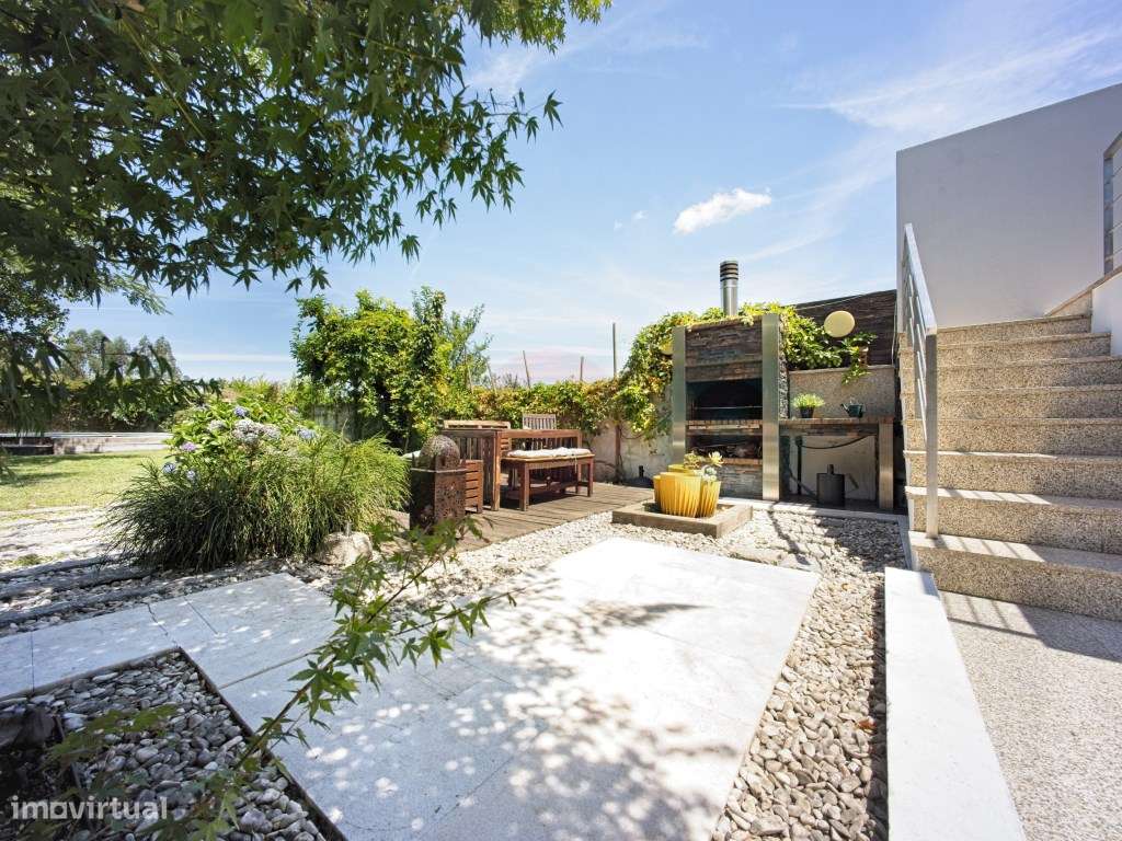 Moradia T3 em Vale S. Cosme- Piscina e jardim privativo-43