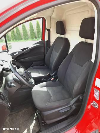 Ford Transit Courier - 8