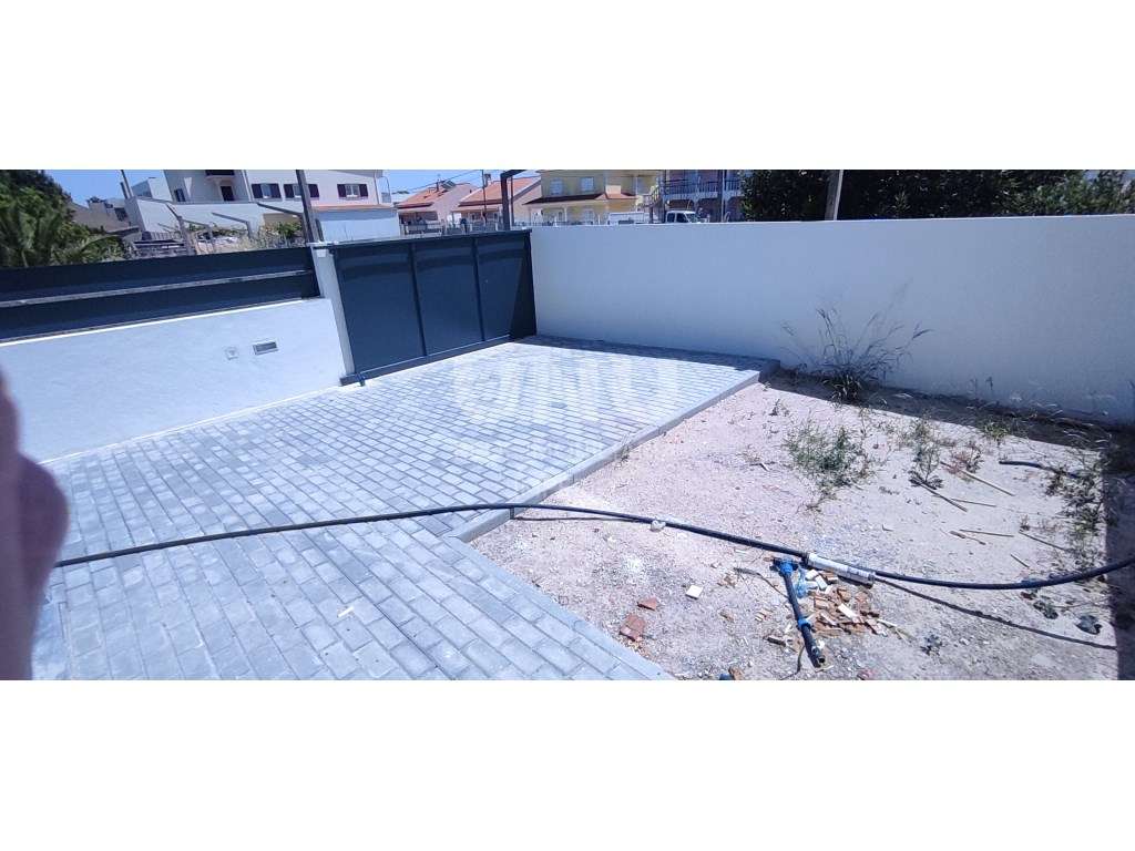 MORADIA PREMIUM TRIPLEX 5 ASSOALHADAS em Fernão Ferro 3 WC-49
