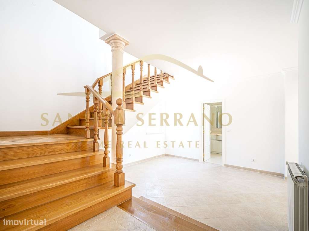 Moradia de traça tradicional com 7 assoalhadas-20