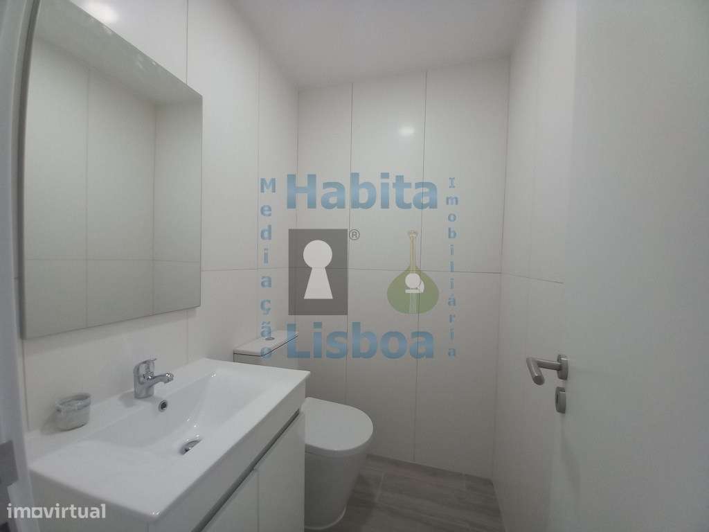 Duplex T3 Com Terraço junto à Praia Costa da Caparica-45