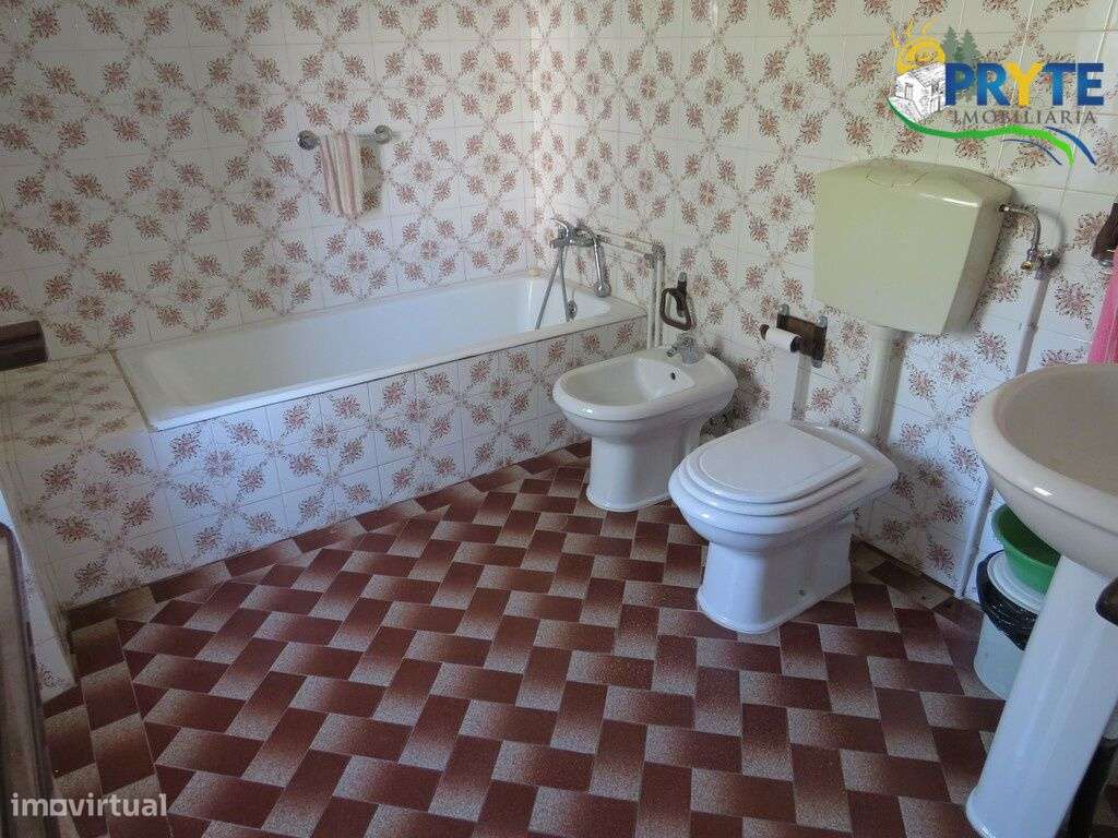 Moradia de tipologia T4 situada em Figueiró dos Vinhos-26