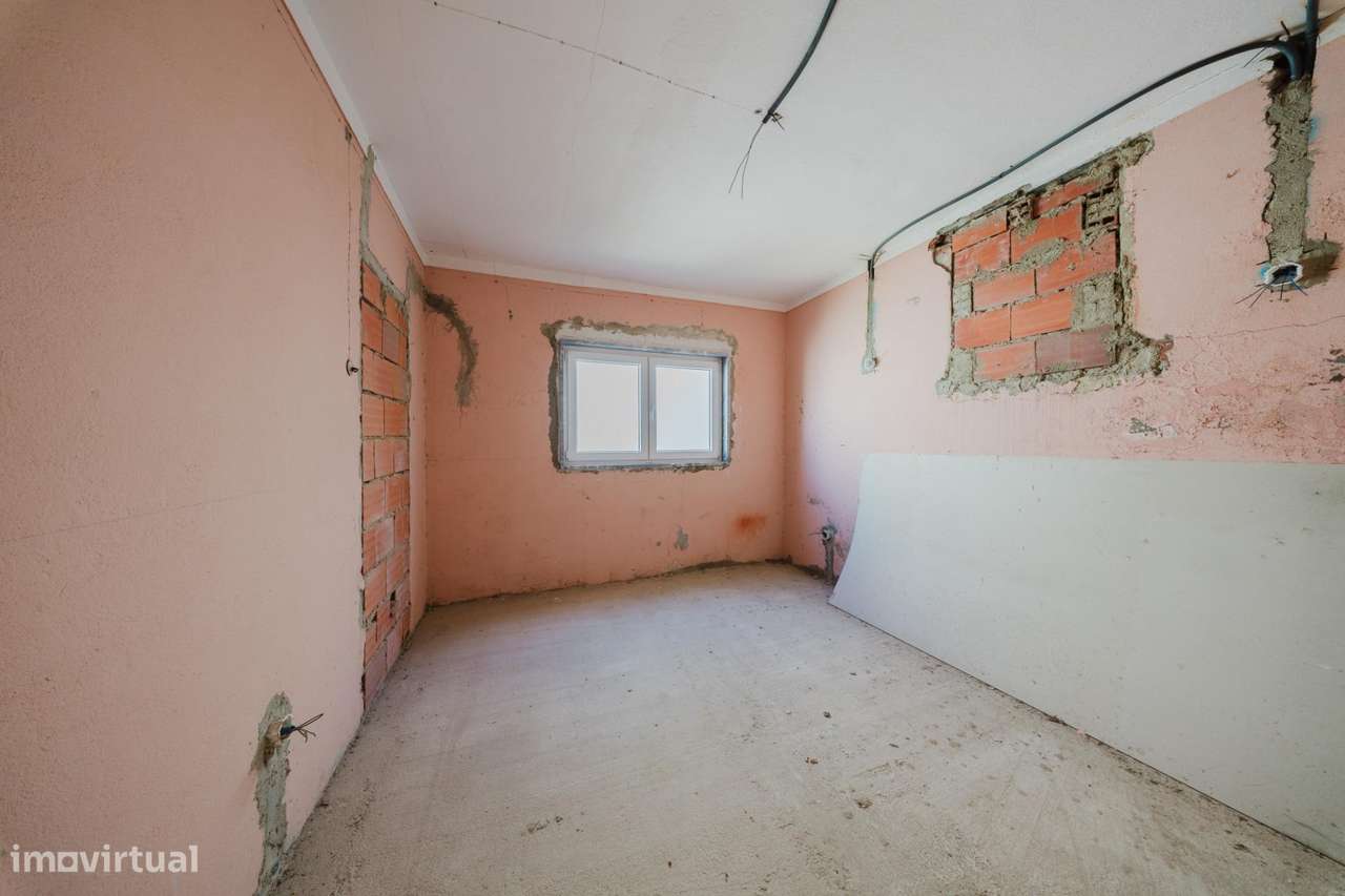 Moradia T3 Isolada por Renovar | Bairro Novo da Jardia, Montijo-14