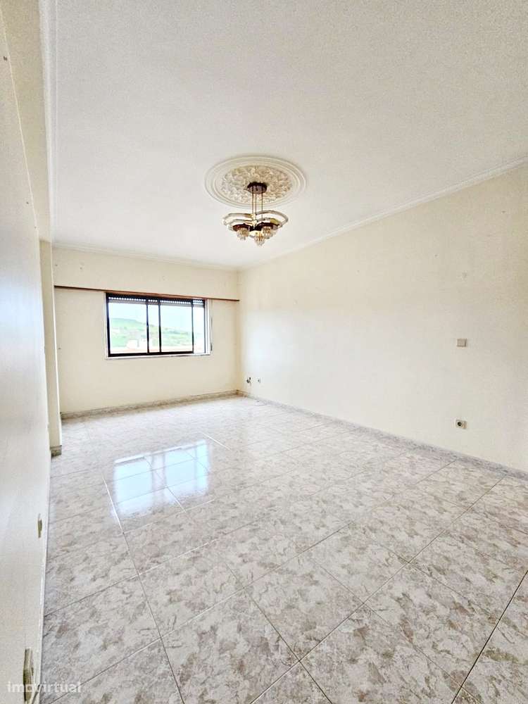 Excelente T2 com Arrecadação, no Casal do Cotão-4