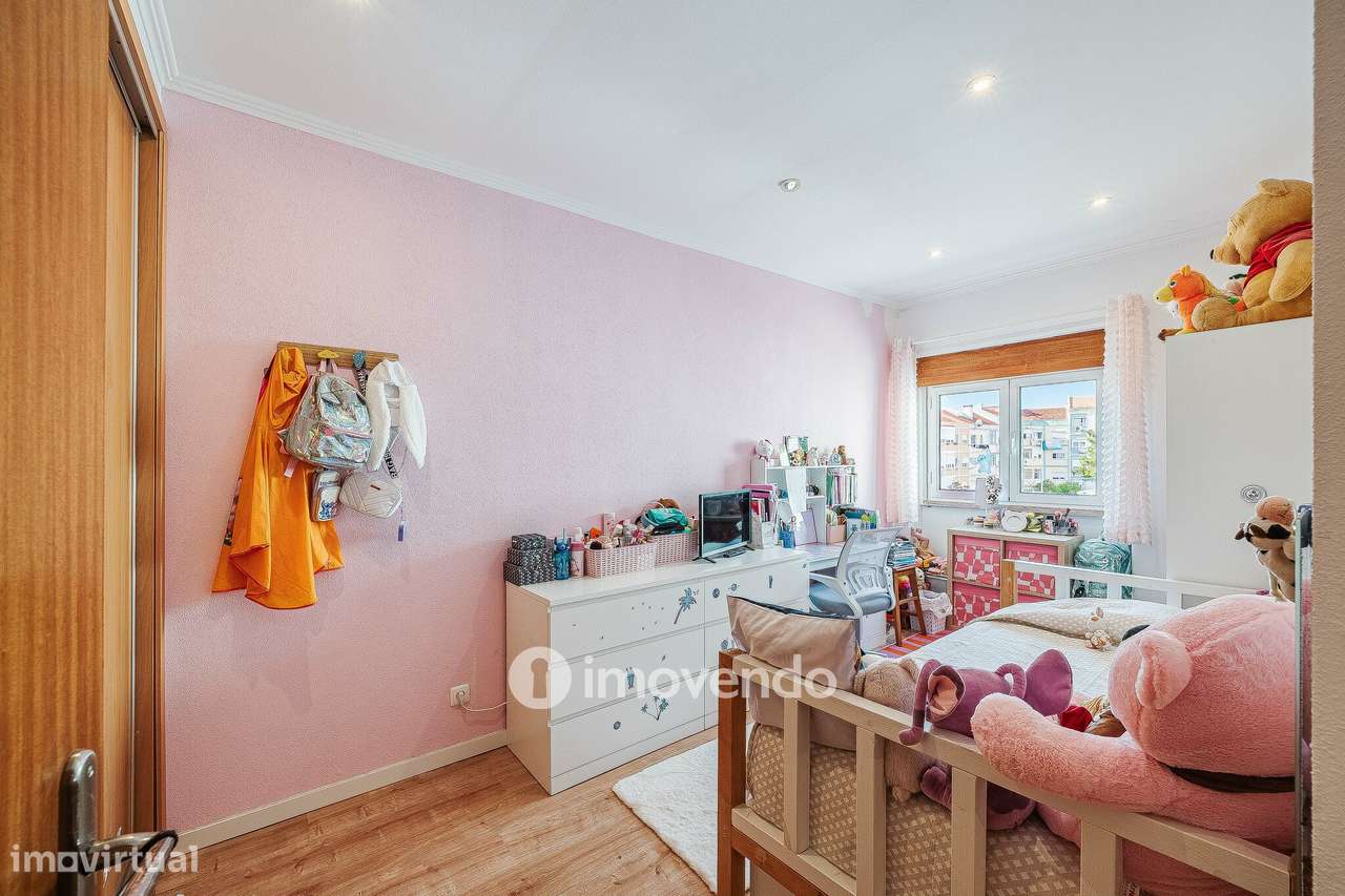 Apartamento T2 com cozinha equipada, na Amadora-25