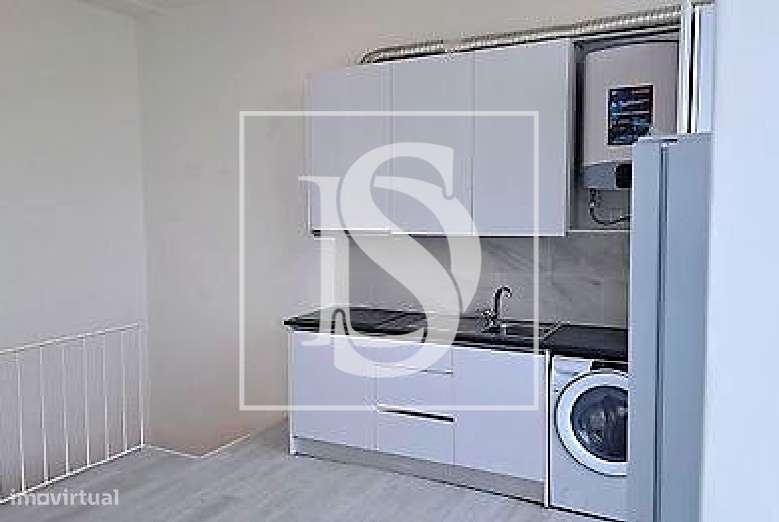 Loja remodelada e transformada em apartamento no Laranjeiro-2