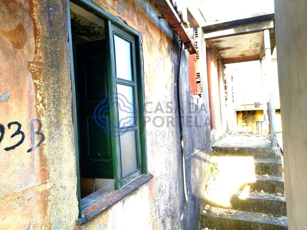 Casa em Ruínas em São Roque , Oliveira de Azeméis de duas frentes. - Grande imagem: 5/10
