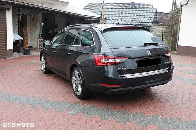 Skoda Superb 2.0 TDI DSG Sportline - 7